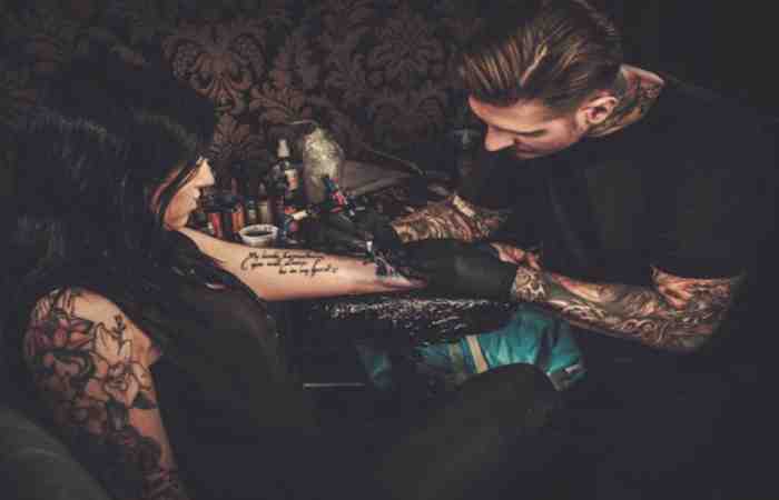 How Much Does a Tattoo Artist Make_